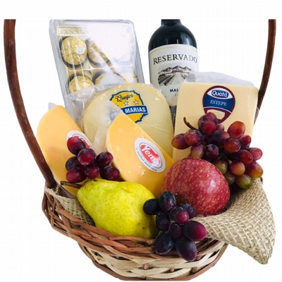 Cesta De Vinho Reservado Com Queijos E Frutas Cesta De Vinho Reservado Com Queijos E Frutas