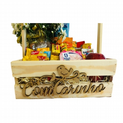 Linda Cesta De Café Com Carinho E Margarida Branca